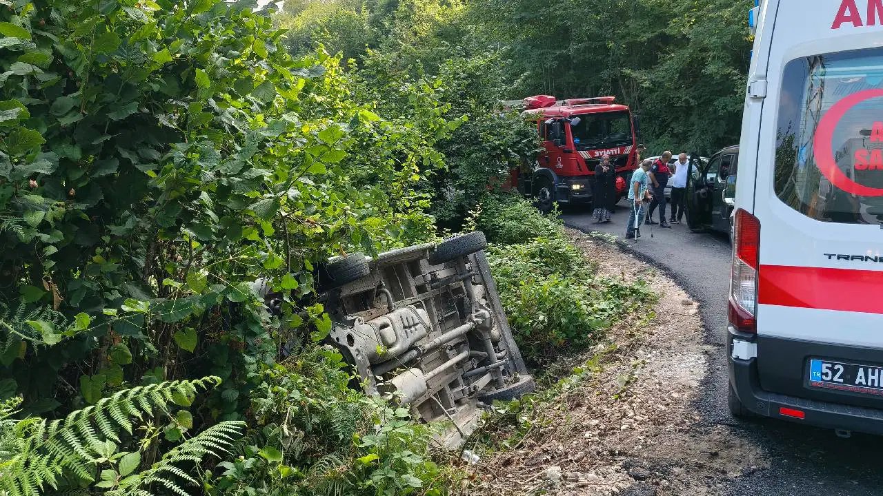 Ordu’da işçileri taşıyan minibüs ile hafif ticari araç çarpıştı: Yaralılar var