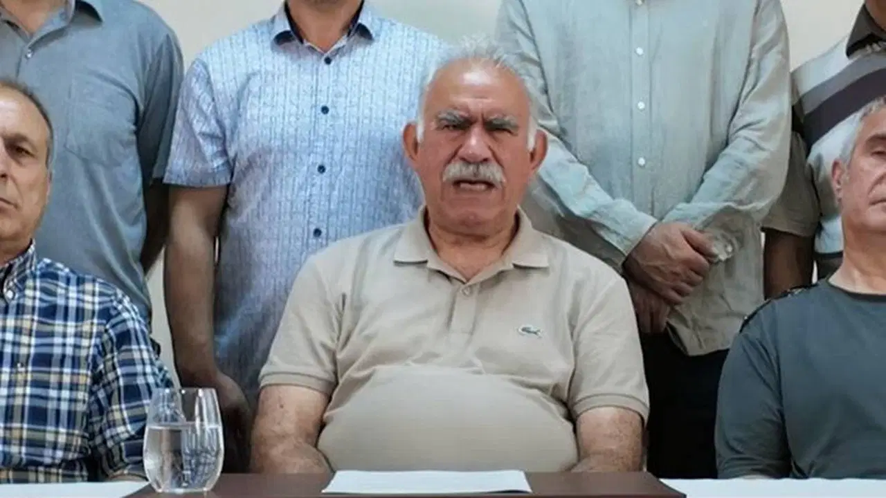Teröristbaşı Öcalan çerçeve yasayı savundu: Özel ve YENİ Parti’ye tavsiye vermeyi ihmal etmedi! ‘Demokrasinin yolu Silivri’den değil, İmralı’dan geçer’