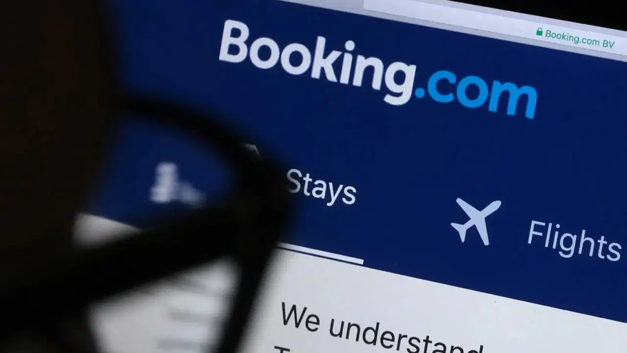 İktidara ‘Booking.com’ çağrısı: ‘Çözüm yasaklamak değil, doğru kurallar koymak’